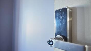 Shower, rainfall showerhead, free toiletries, hair dryer