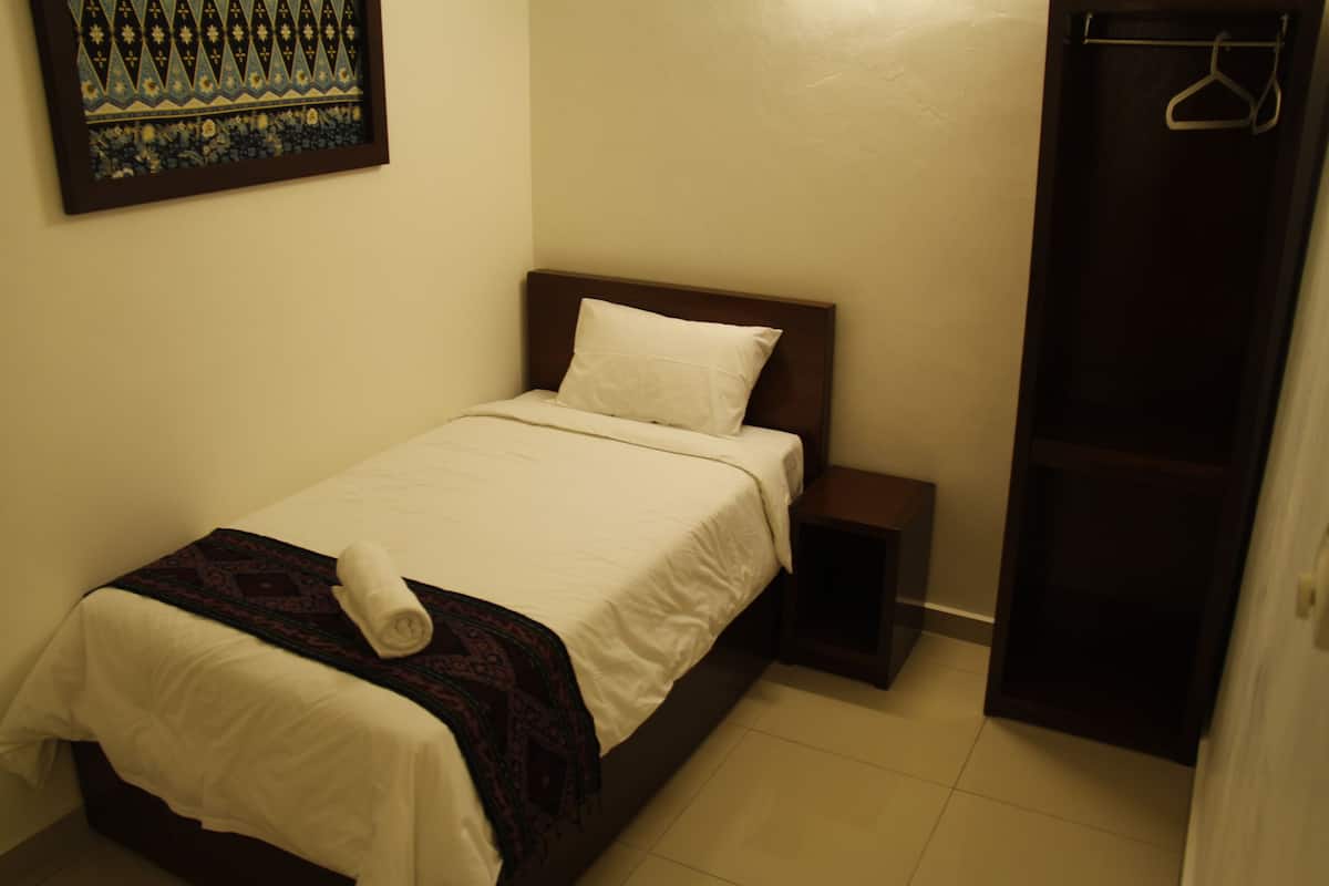 Ropa de cama de alta calidad y escritorio