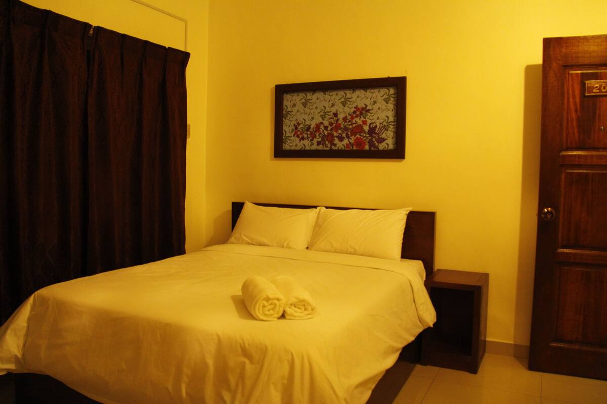 Habitación Deluxe (Window) | Ropa de cama de alta calidad y escritorio