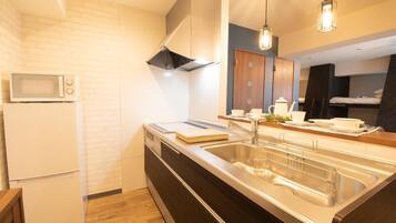 Fridge, microwave, stovetop, electric kettle