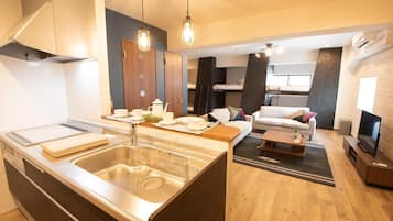 冷蔵庫、電子レンジ、コンロ、電気ポット