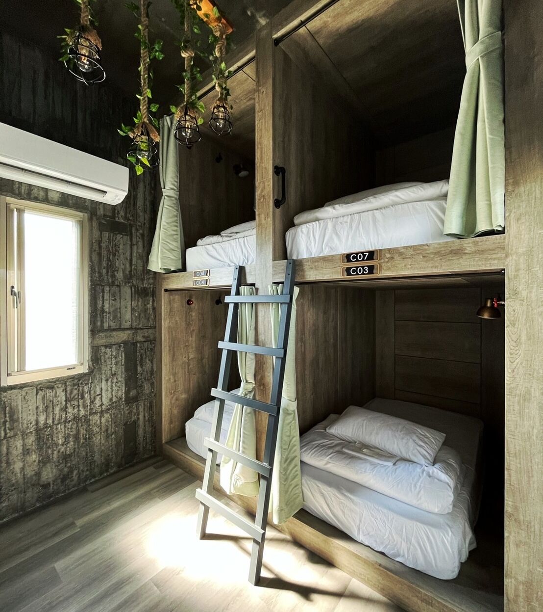 Cubrecamas, colchones Select Comfort y sistema de insonorización 