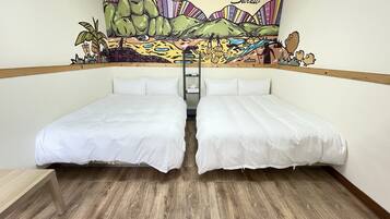 Habitación cuádruple estándar | Edredón, camas Select Comfort, insonorización y wifi gratis