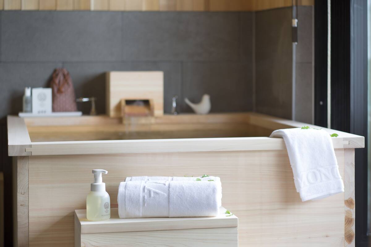 separate bathtub and shower, deep-soaking bathtub, free toiletries