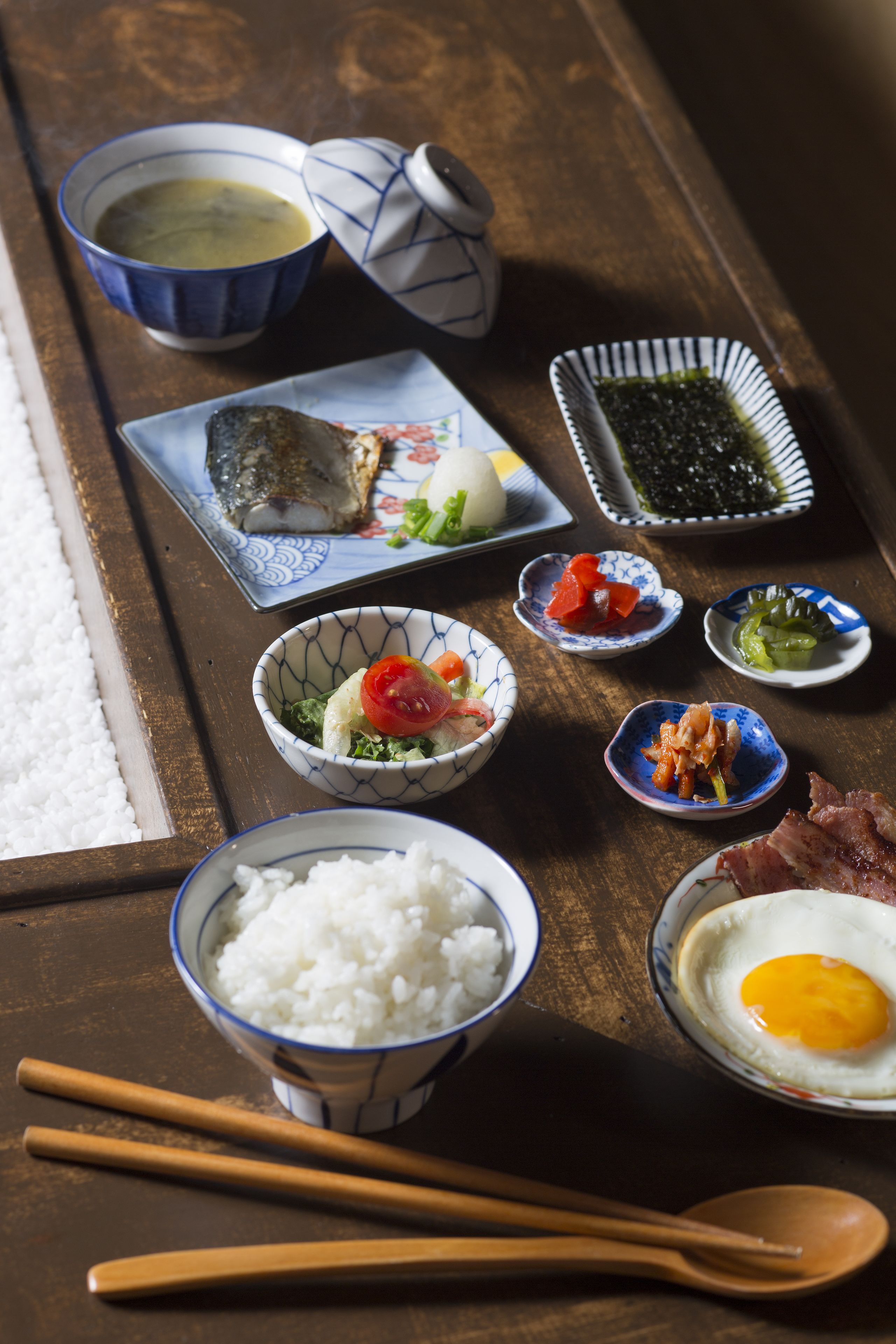 free daily cooked-to-order breakfast