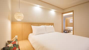 Klassieke tweepersoonskamer (Ryokan Type: Tatami Double Room) | Een kluis op de kamer, geluiddichte muren, een strijkplank/strijkijzer