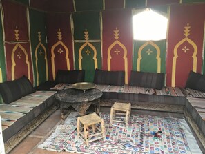 المنشأة من الداخل