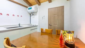 Double Room, 1 Bedroom (Sora) | 専用キッチン | 冷蔵庫、電子レンジ、コンロ、電気ポット