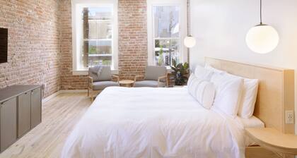 The Jesse Hotel & Bar