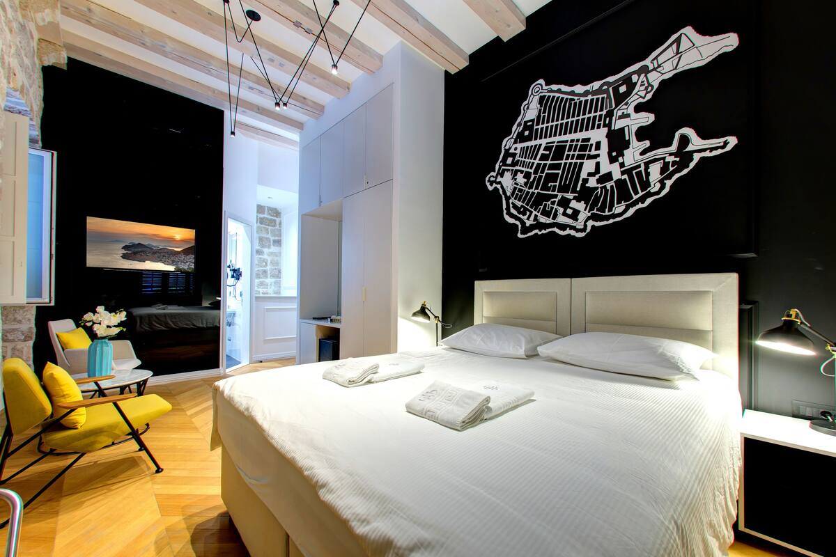 Deluxe Double or Twin Room | 1 bedroom, hypo-allergenic bedding, minibar, in-room safe