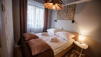 Apartment (A 011) | Laptop workspace, iron/ironing board, free WiFi, bed sheets