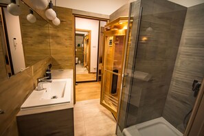 Bathroom shower - Apartamenty Sun & Snow Zielony Zdrój (Krynica-Zdroj)