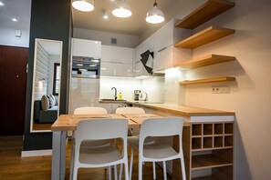 Apartment (A 216) | Eigene Küche | Kühlschrank, Herdplatte, Wasserkocher, Kochgeschirr/Geschirr/Besteck