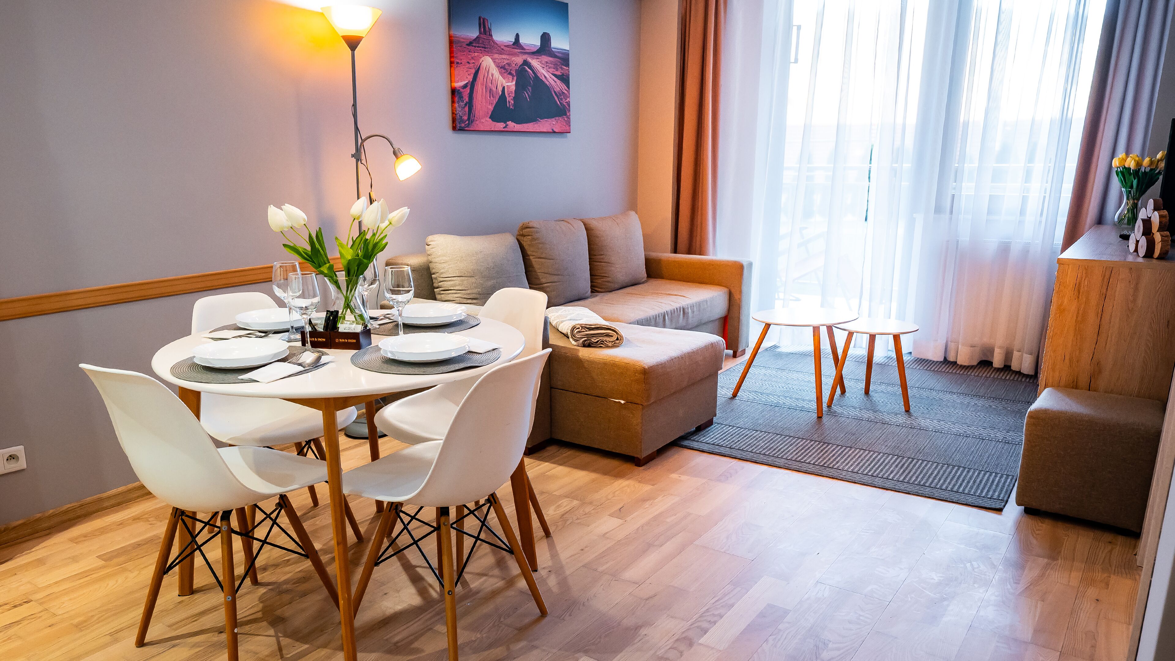 Appartement (A 011) | Aire de séjour | Téléviseur à écran plat