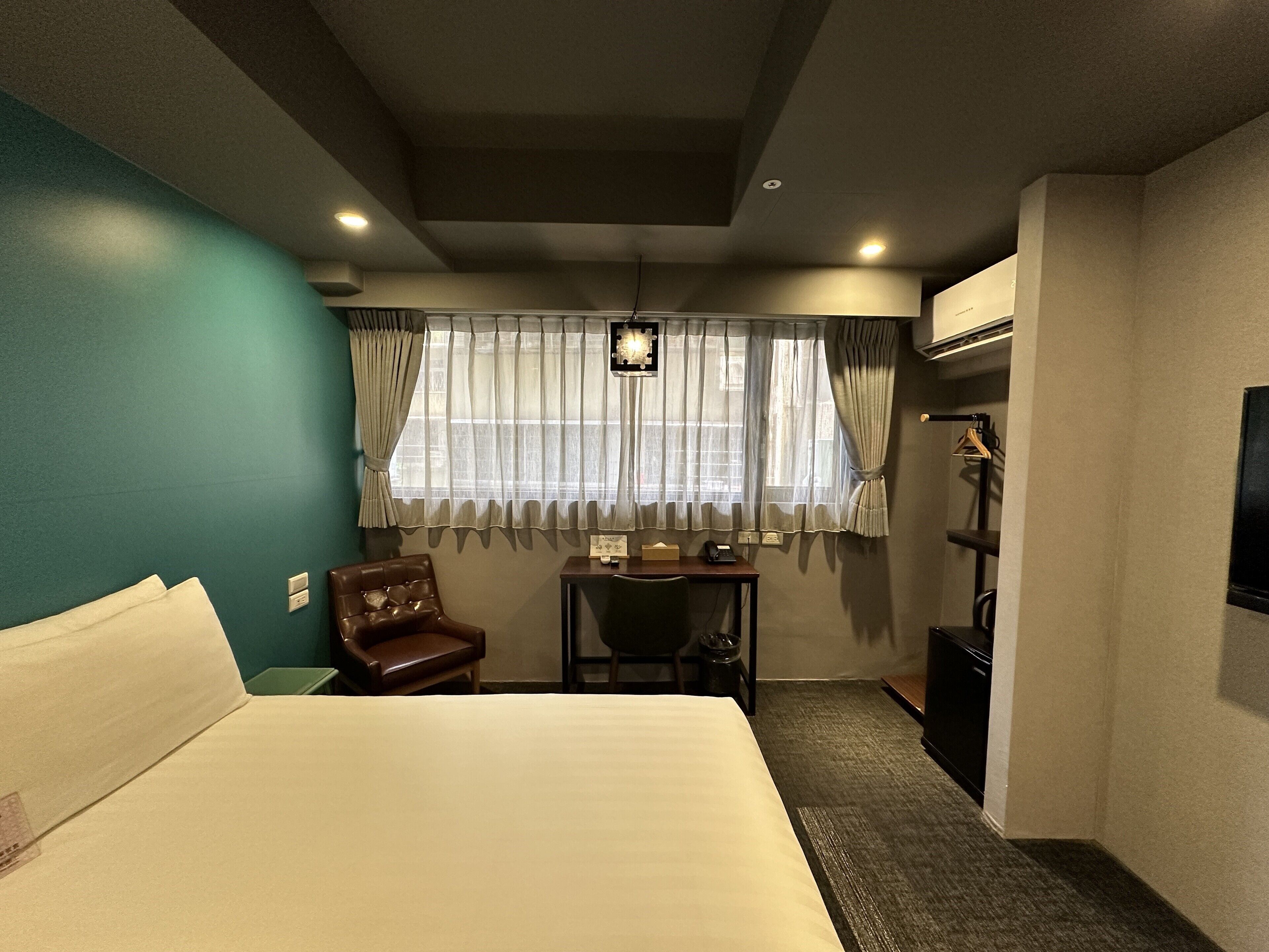executive double room, bathtub, city view | city view