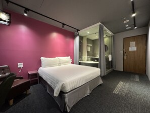 行政雙人房, 浴缸, 城市景觀 | 起居區 | 42-吋 LCD 液晶電視、付費頻道、電視、Netflix