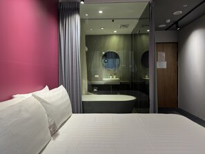 Executive Double Room, Bathtub, City View | Down comforters, free minibar, individually decorated - Cho hotel 3 (Taipei)