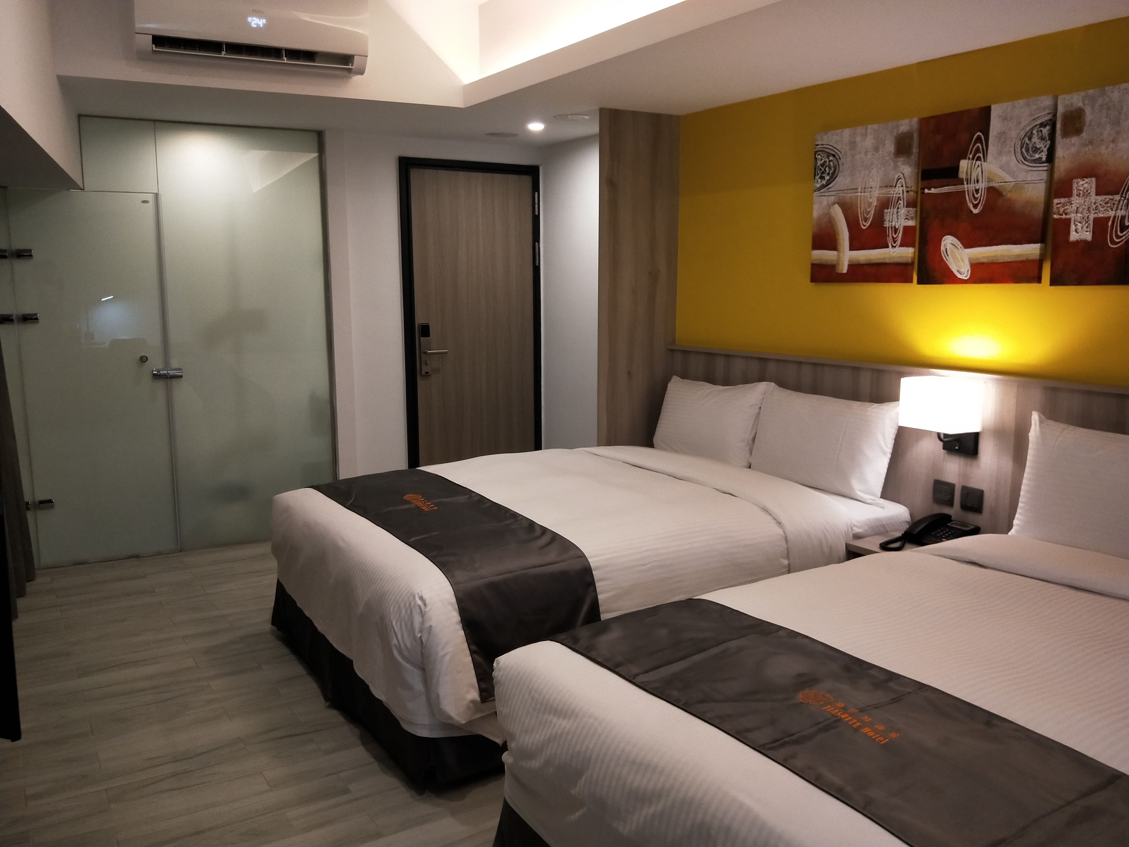 standard quadruple room | desk, laptop workspace, soundproofing, free wifi