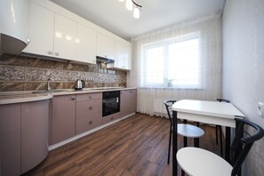 Apartment | Private kitchen | Full-size fridge, microwave, stovetop, electric kettle - Apartment Inessa 34 (Odesa)