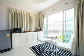 Executive Room | Living area | 32-inch LCD TV with digital channels, TV - Baan Anodat (Nonthaburi)