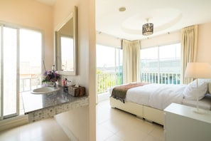 Exclusive Room | Minibar, desk, blackout curtains, free WiFi