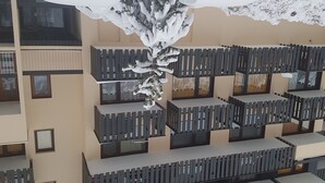 A multi-story building with balconies and a snow-covered roof. - Apartment/ flat - ISOLA 2000 (Isola)