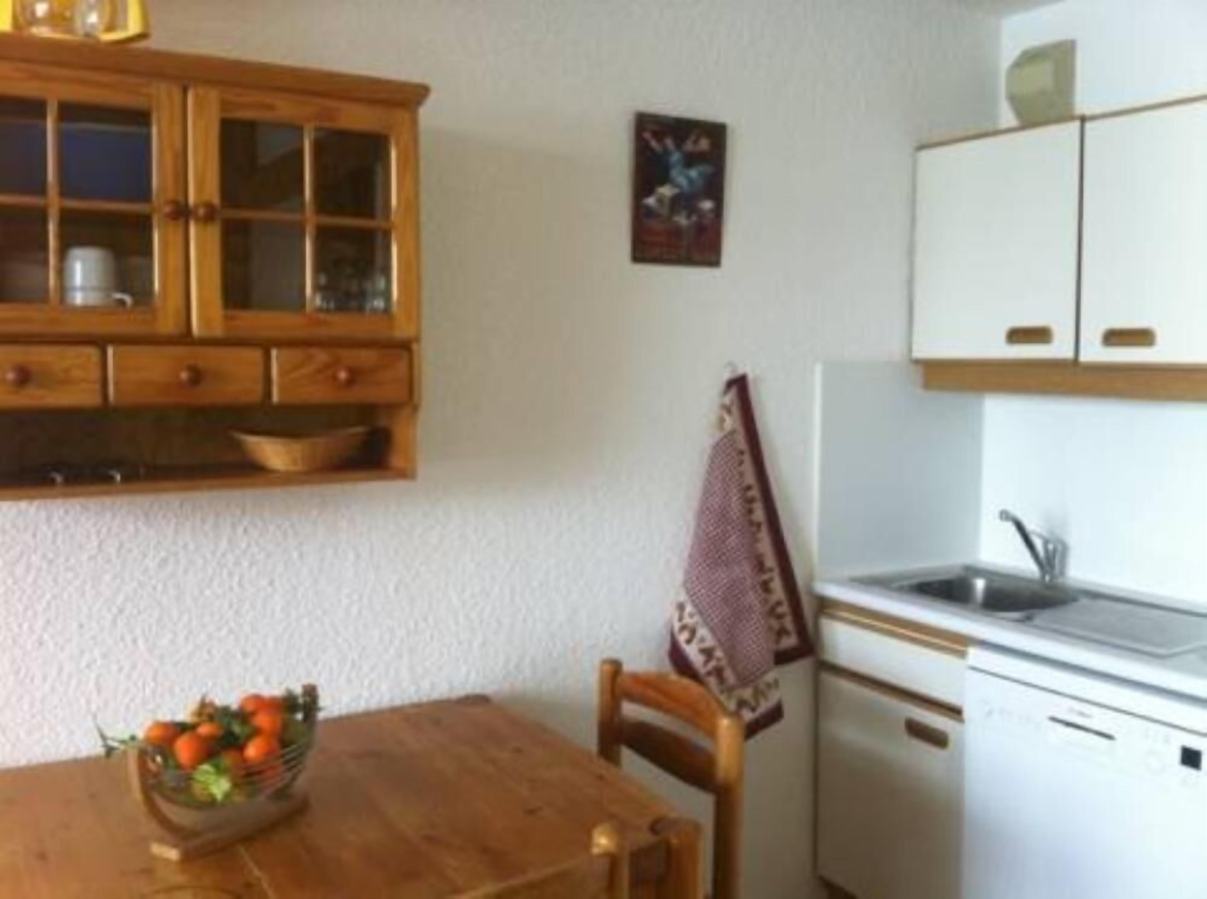 Kühlschrank, Mikrowelle, Herdplatte, Geschirrspüler