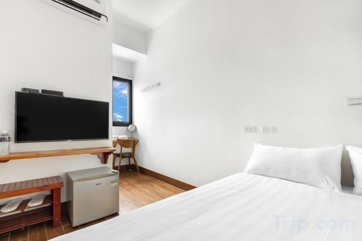 Blackout drapes, soundproofing, WiFi (free), bed sheets