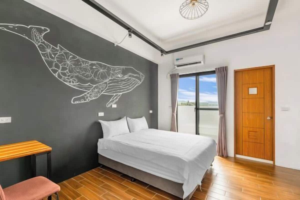 Cortinas opacas, sistema de insonorización, wifi gratis y ropa de cama