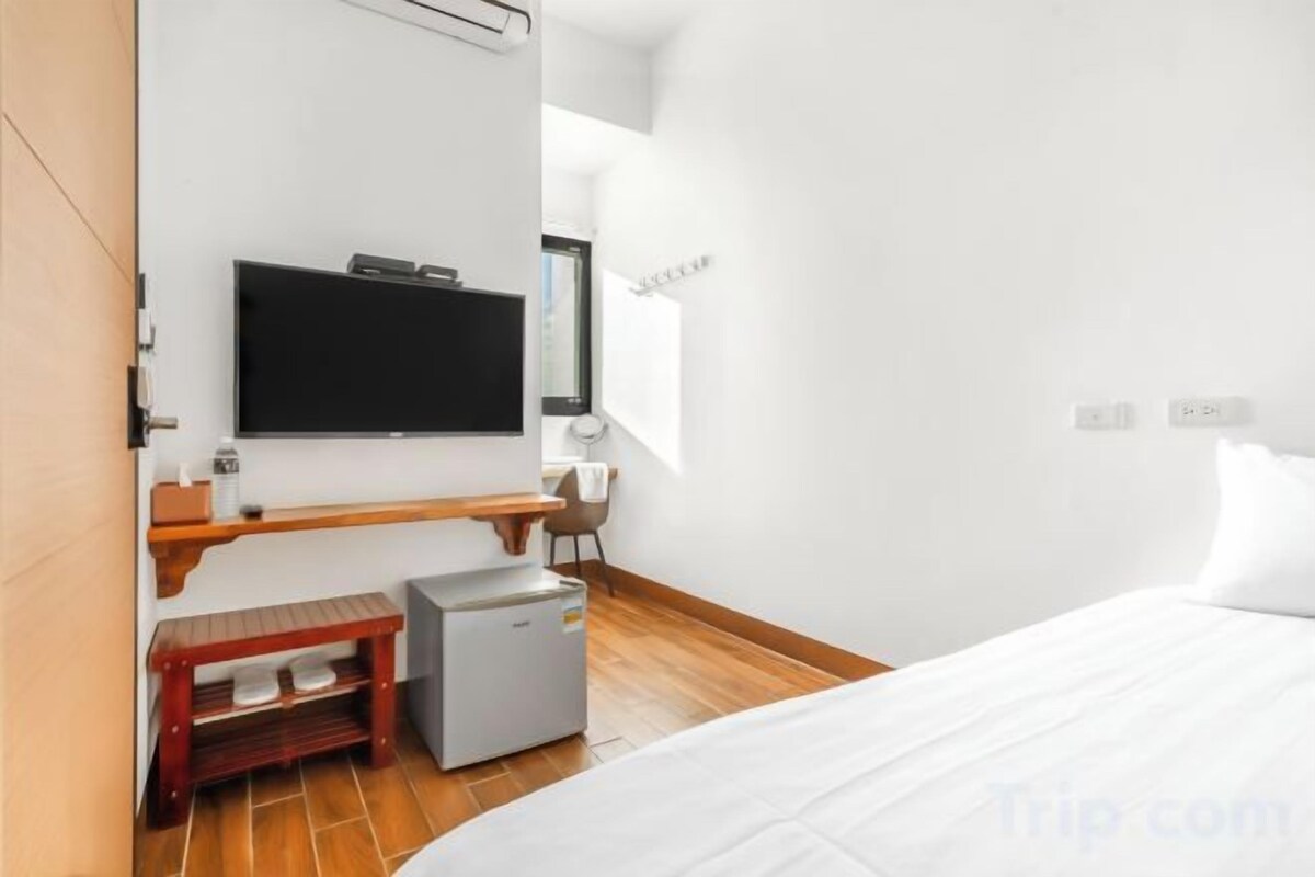 Blackout drapes, soundproofing, WiFi (free), bed sheets