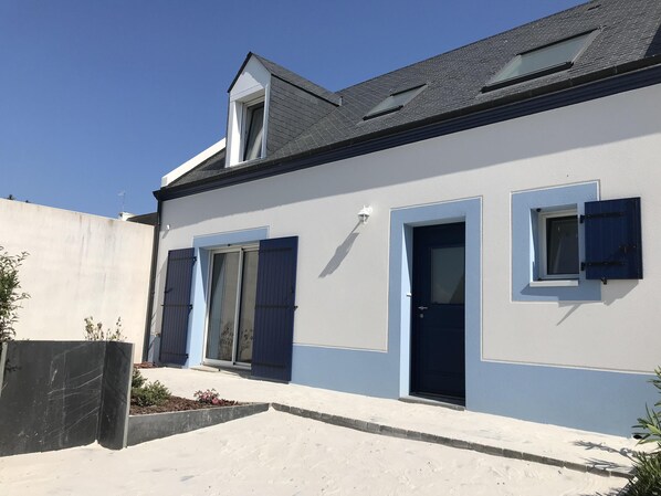 المنشأة من الخارج