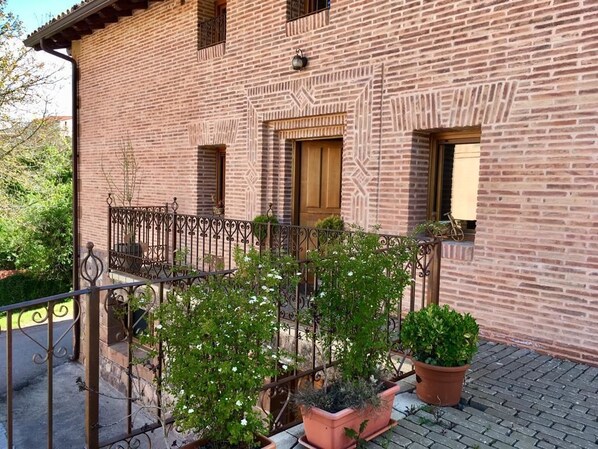 ด้านหน้าที่พัก