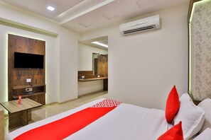1 bedroom, in-room safe, desk, free WiFi - Hotel Hill Park by Sky Stays (Ahmedabad)