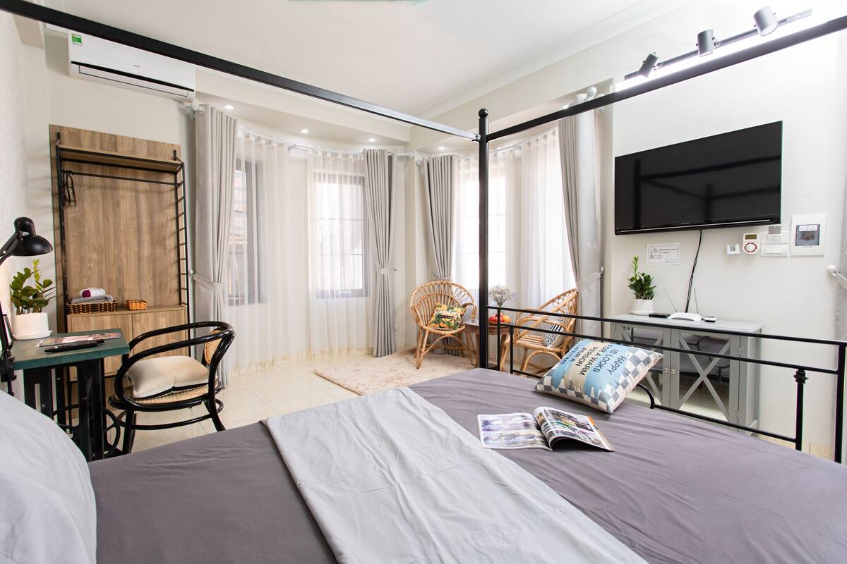 Deluxe Room | Desk, WiFi (free), bed sheets