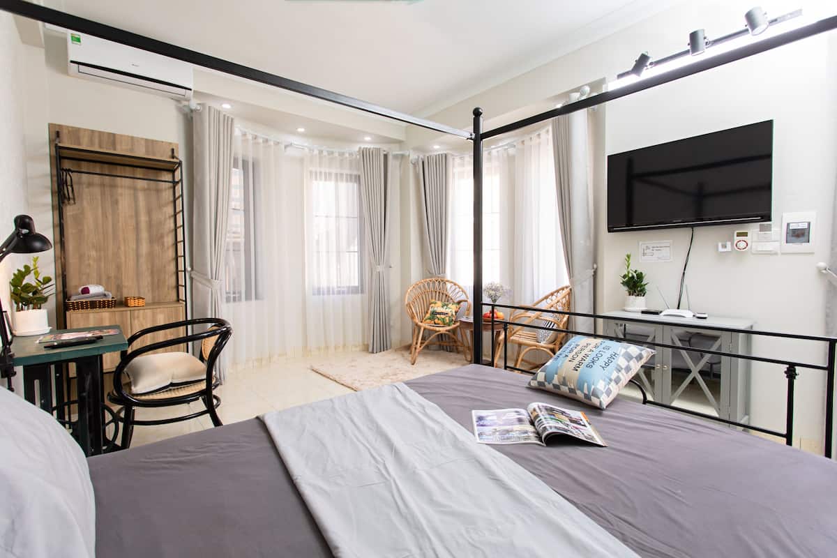 Desk, free WiFi, bed sheets