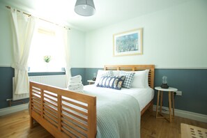 4 habitaciones, tabla de planchar con plancha, wifi y ropa de cama 