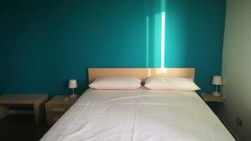 Hochwertige Bettwaren, Zimmersafe, Schreibtisch, schallisolierte Zimmer