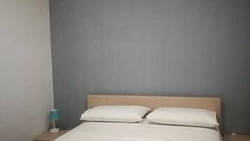 1 bedroom, premium bedding, in-room safe, desk