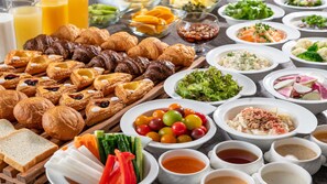 Desayuno buffet todos los días (con cargo) 