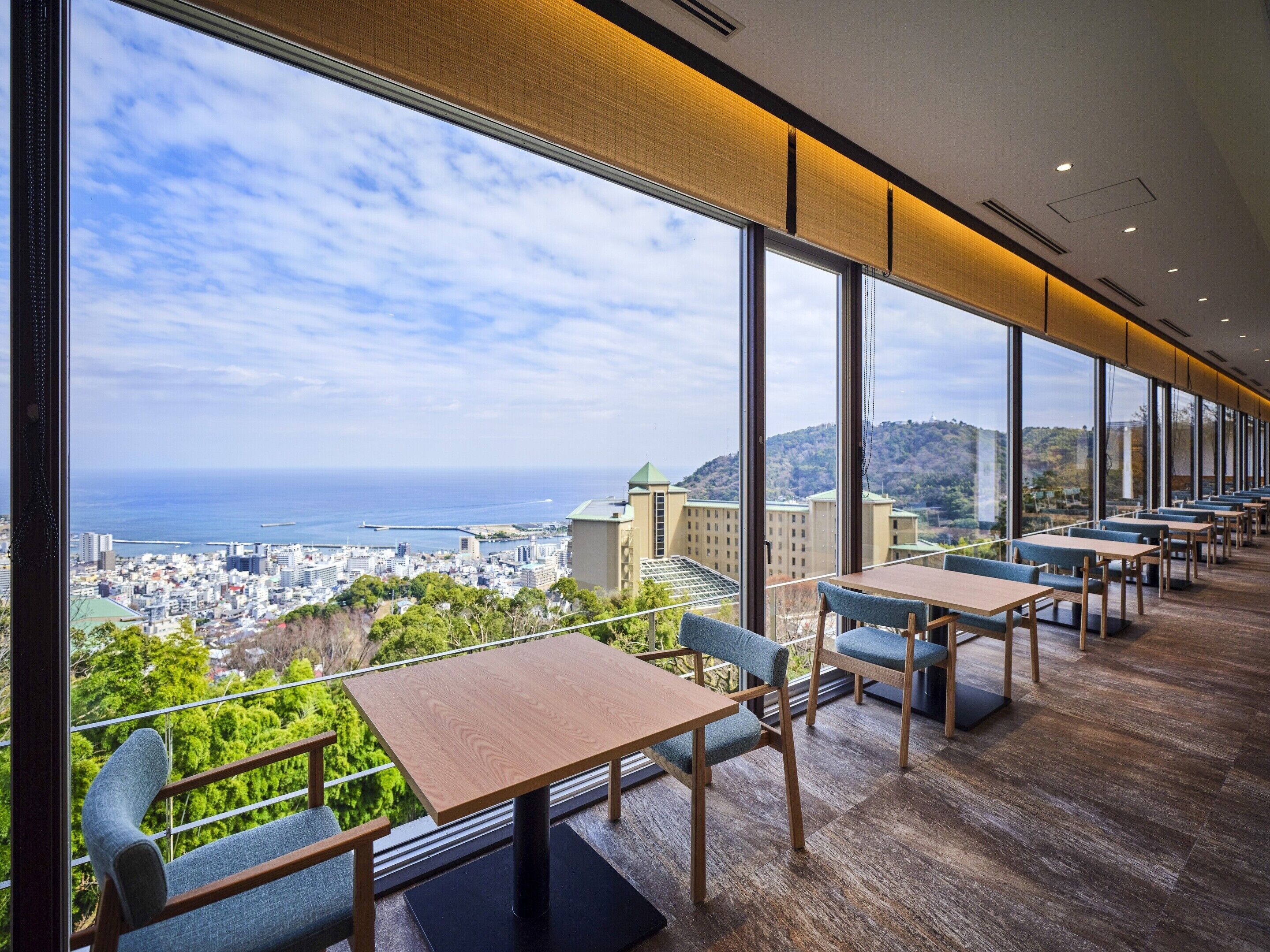 供应早餐和晚餐