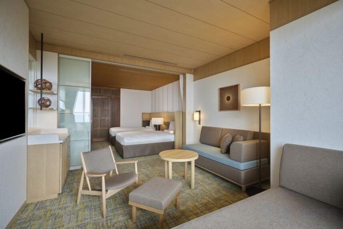 In-room safe, bed sheets