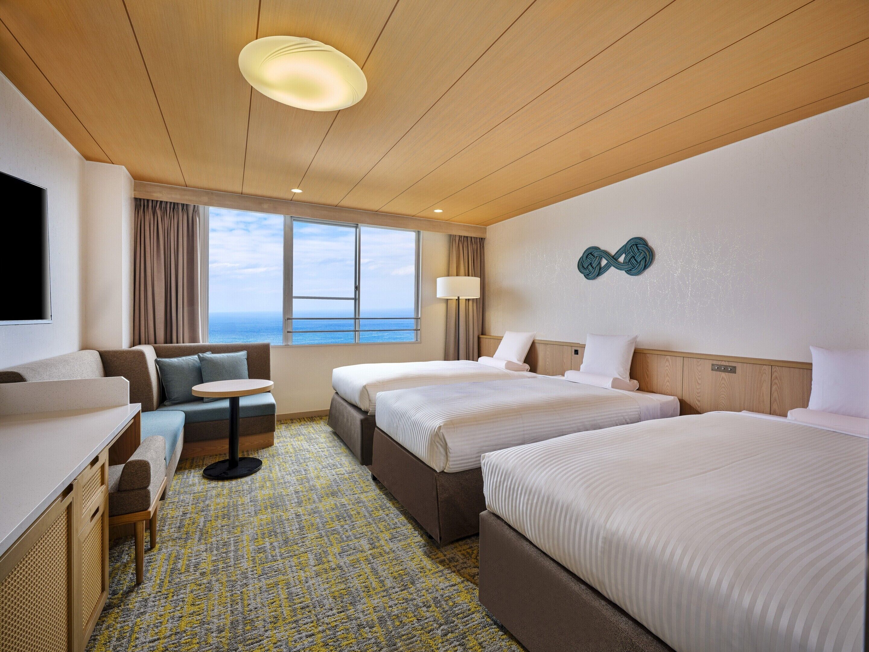 Standard-Dreibettzimmer, Nichtraucher, Meerblick | Zimmersafe, Bettwäsche