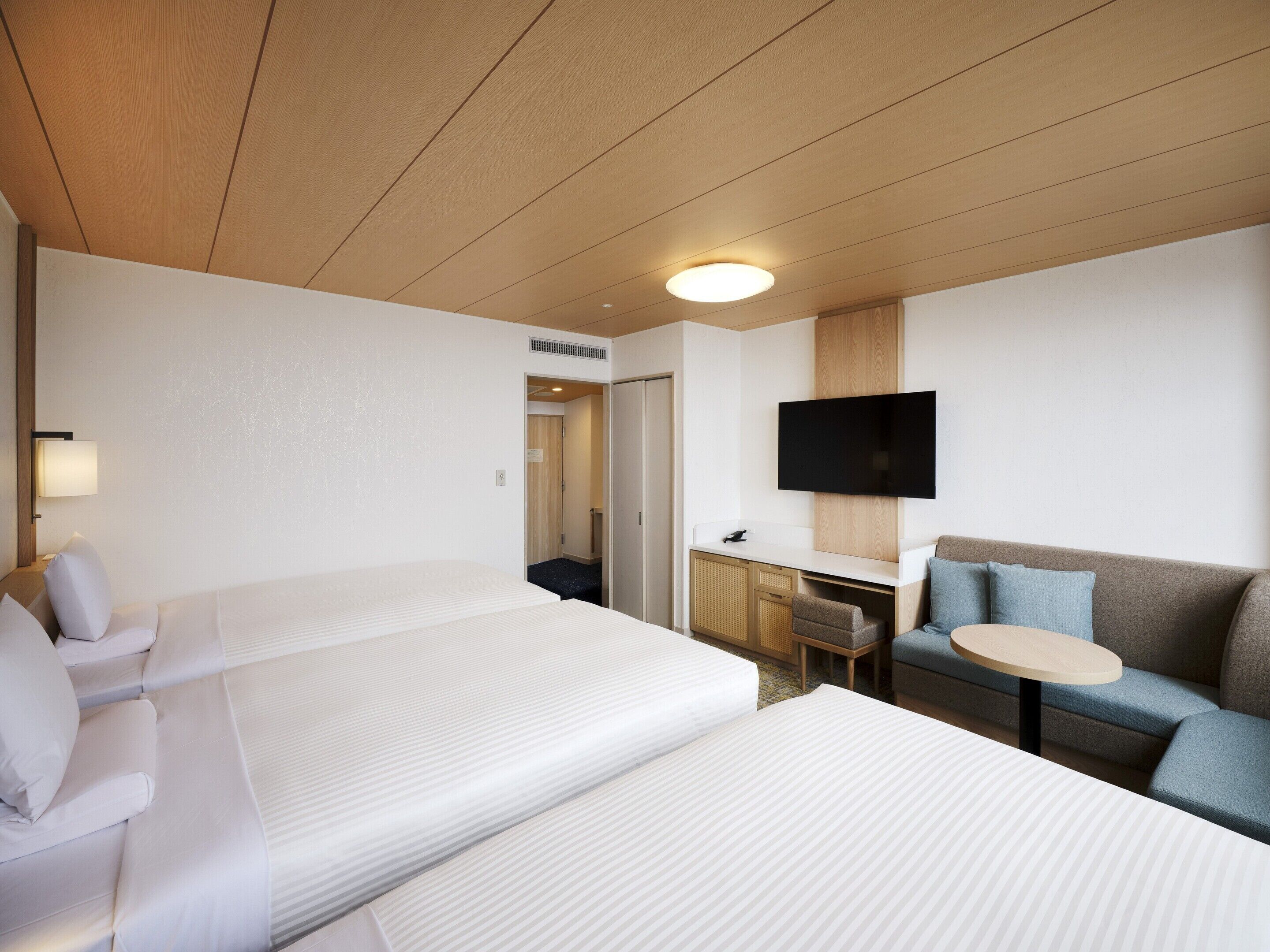 In-room safe, bed sheets