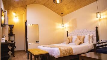 Superior cottage | Een kluis op de kamer, een bureau, geluiddichte muren