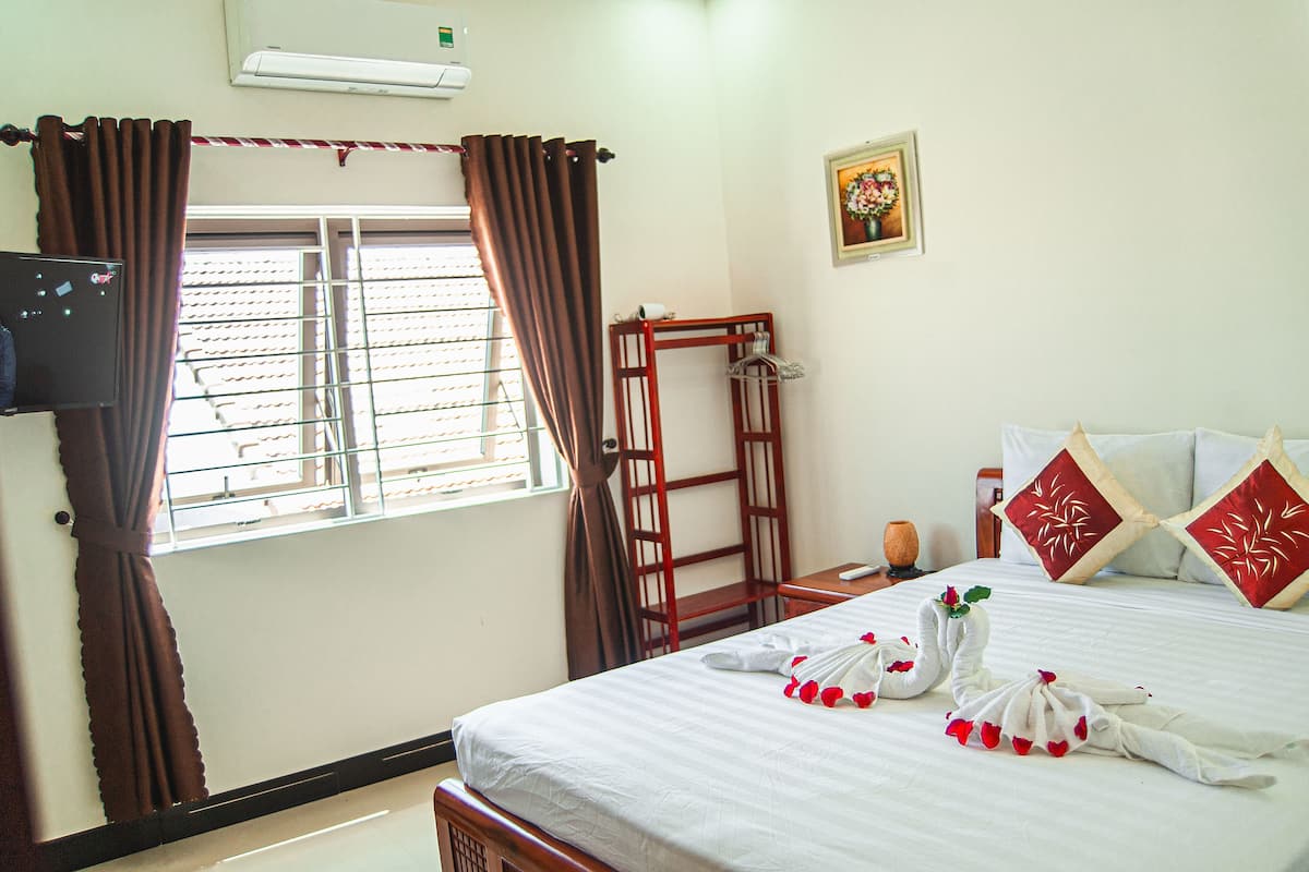 Deluxe Double Room, Courtyard View | Premium bedding, down duvets, pillow-top beds, minibar