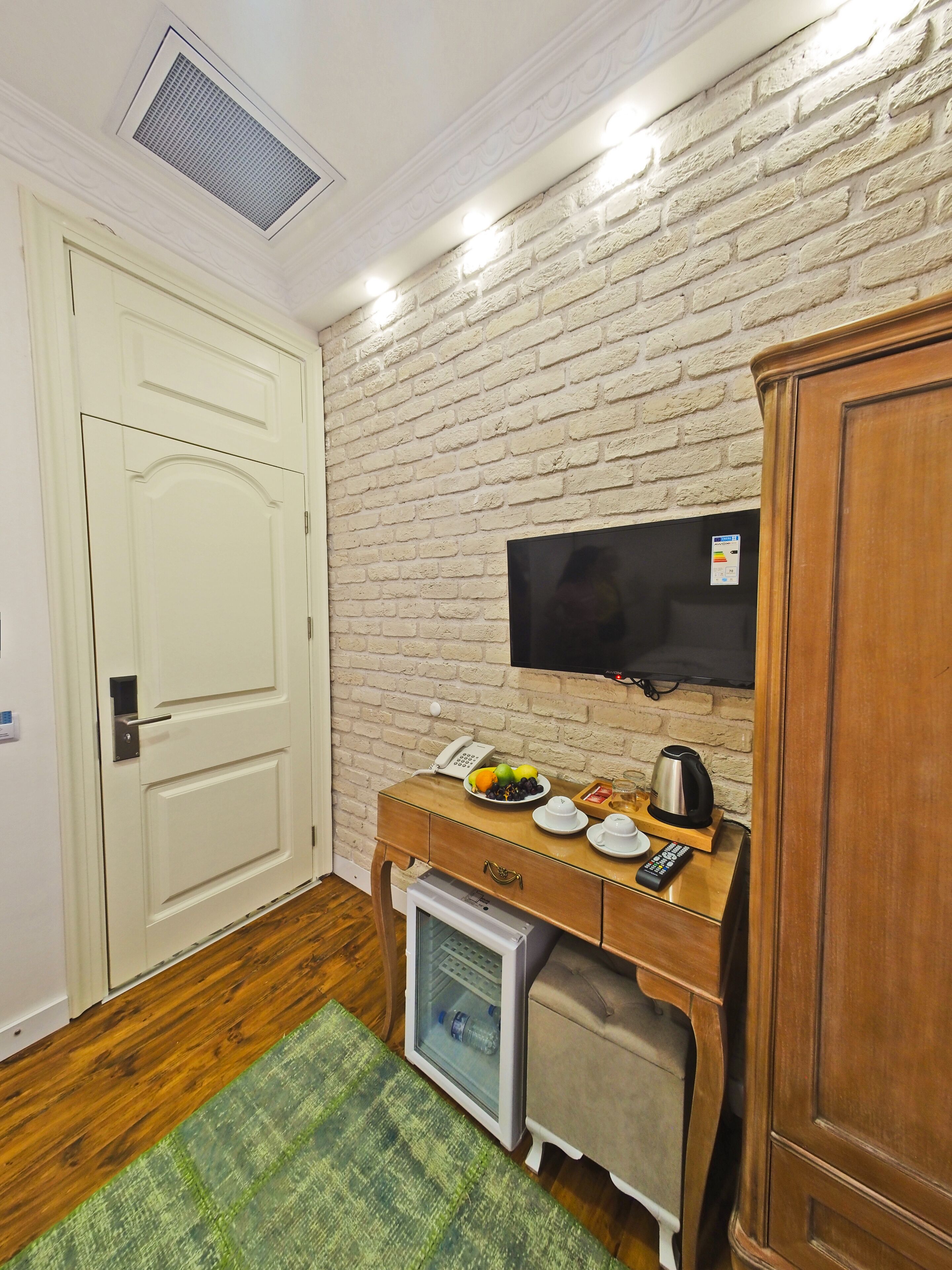 economy double room | minibar, in-room safe, soundproofing, free wifi