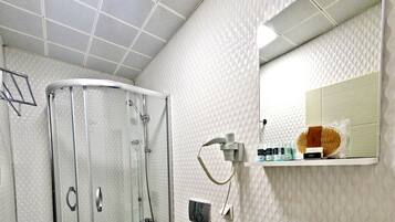Standard Twin Room | Bathroom