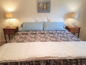 2 bedrooms, iron/ironing board, free WiFi, bed sheets - Cozy and Clean Villa in Gulf Gate Close to Siesta Key (Sarasota)