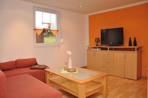 Bungalow | Living area | Flat-screen TV, ping pong