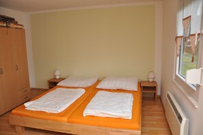 洋房 | 客房內保險箱、床單